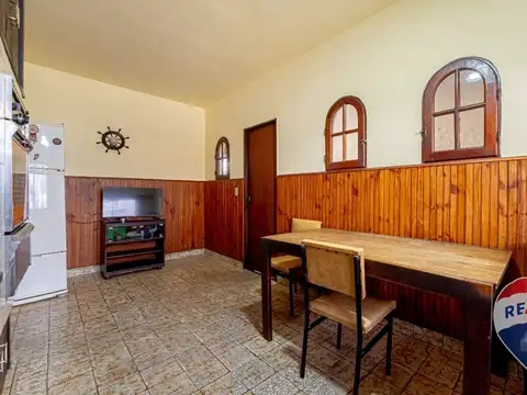 CASA 5 AMB, 8.66 x 37 C/COCHERA Y JARDÍN.