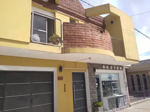 Casa en venta - 4 Dormitorios 2 Baños - Cochera - 187Mts2 - 9 De Julio