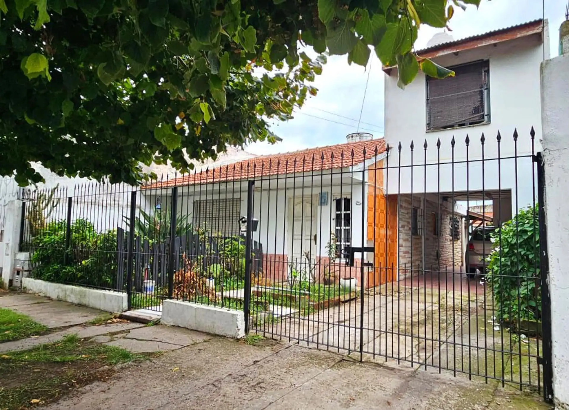 VENTA CASA EN BLOCK MAS TRES DEPARTAMENTOS
