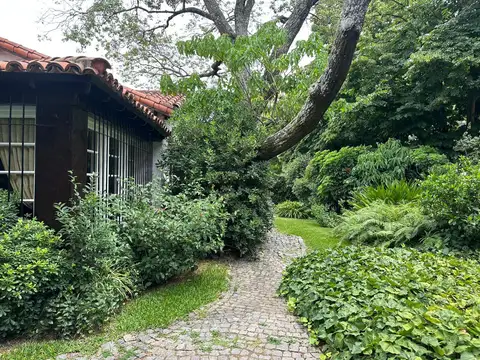 OPORTUNIDAD casa en venta La Lucila 5 ambientes