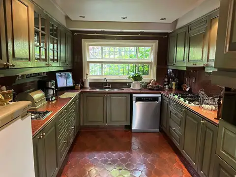 OPORTUNIDAD casa en venta La Lucila 5 ambientes. Se acepta permuta