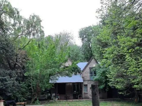 Casa en venta - 2 Dormitorios 2 Baños - 865,35Mts2 - Villa Udaondo, Ituzaingó