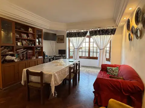 Departamento de 4 Ambientes al Frente con Balcon Terraza 2 Baños