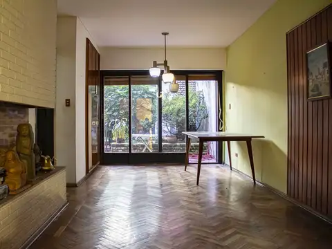 Casa en Villa Devoto con parrilla, jardín y garage