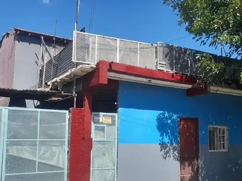 Casa en Moreno de dos planta y local comercial... 