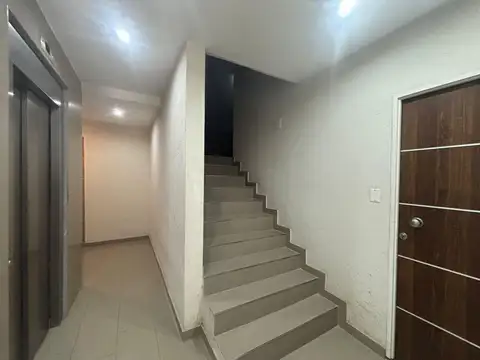 MONOAMBIENTE EN VENTA, LANUSITA, LUMINOSO