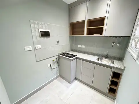 MONOAMBIENTE DIVISIBLE RECICLADO A NUEVO CON ESPACIO HOME OFFICE