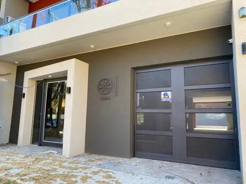 Monoambiente apto vivienda o profesional con cochera -  edificio Las Carretas