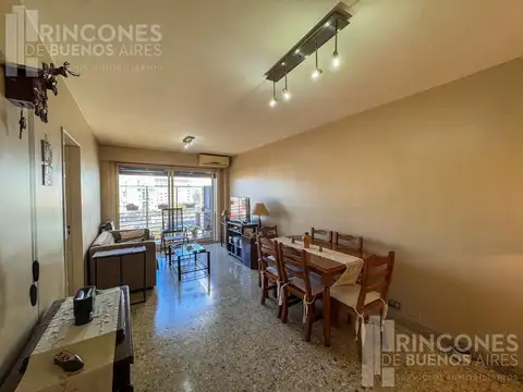 3 ambientes al frente con balcón y vista abierta - Apto crédito - Límite San Telmo