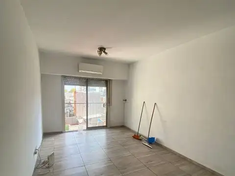25 De Mayo 100, Piso 4
