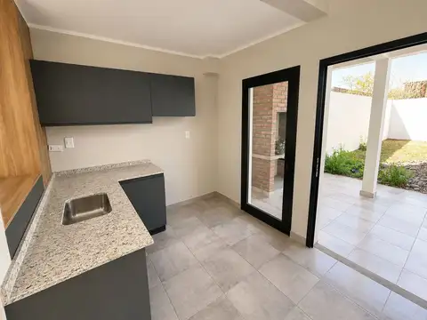 Casa 3 ambientes con 1 baño