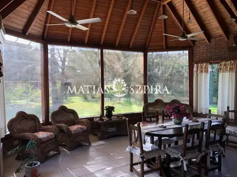 Casa en Venta con 2 cocheras