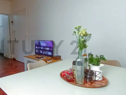 Sarmiento 2100, Piso 1