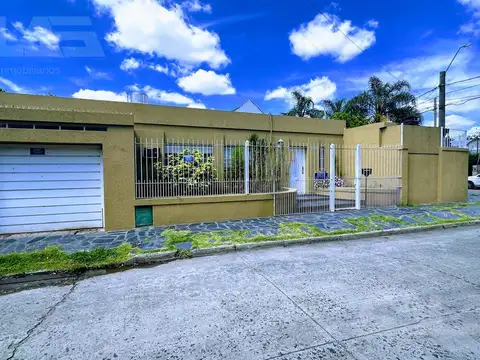 casa de 4 ambientes con pileta. Ituzaingó Norte a 4 cuadras