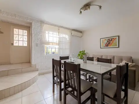 CASA DE PASILLO CON PATIO Y TERRAZA EXCLUSIVA EN ABASTO