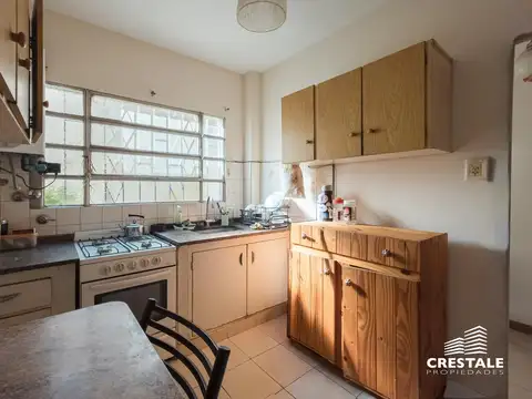 Venta / Permuta - Casa de pasillo 1 dormitorio con patio y terraza con parrillero - Abasto, Rosario.