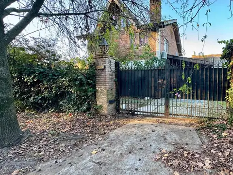 VENTA CASA 8 AMBIENTES JARDIN Y PILETA TORCUATO