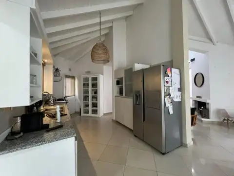 Casa de 6 ambientes en Club de Campo El Lauquén. Canning, San Vicente.