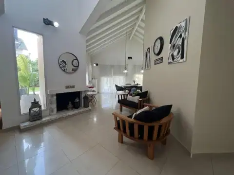 Casa 6 ambientes con 2 baños