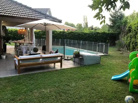 Casa de 6 ambientes en Club de Campo El Lauquén. Canning, San Vicente.