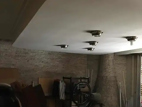 VENTA RAMOS MEJIA CHALET 5 AMBIENTES CON PATIO Y COCHERA