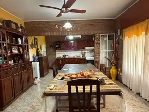 CASA EN VENTA EN CASILDA- 3 DORMITORIOS CON PILETA