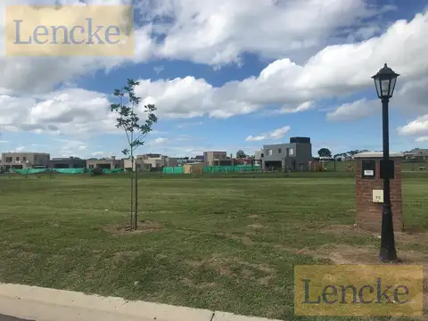 Lencke Vende - Excelente Lote interno a pulmon parquizado en Pilar del Este - Bº Santa Lucia