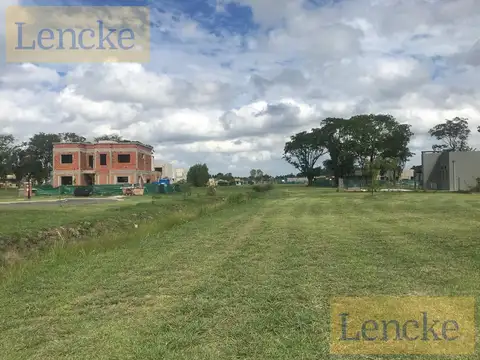 Lencke Vende - Excelente Lote interno a pulmon parquizado en Pilar del Este - Bº Santa Lucia
