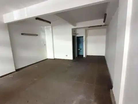 LOCAL EXCELENTE UBICACIÓN!! A PASOS AV RIVADAVIA!! 