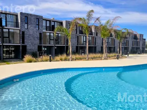 Casa Tríplex en  SUNNY - Camino de los Remeros Tigre - Jardín Parrilla - Lote 64 Frente a PILETA