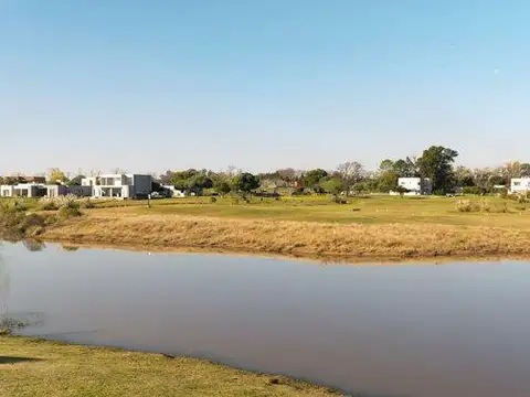 Casa en Alquiler con 1 cochera