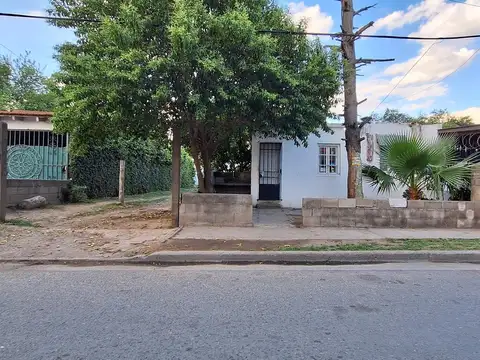 CASA DE DOS DORMITORIOS MAS DEPARTAMENTO EN VENTA BARRIO SILVANO FUNES