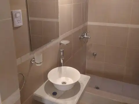 Depto Tipo Casa en Alquiler en Lomas del Mirador, $ 670.000