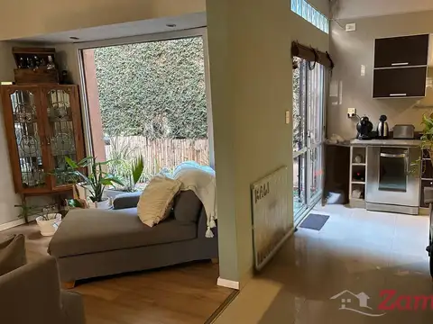 Venta Casa 3 dormitorios, 4 baños. Quincho cerrado. Terraza. Vte. López, Munro. Excelente ubicación