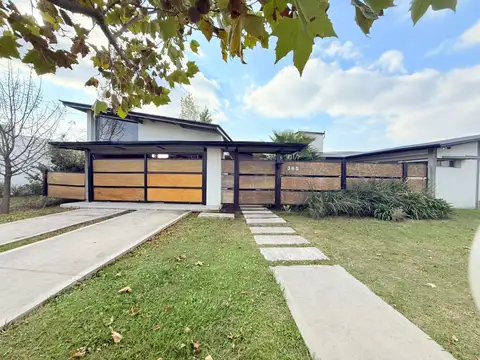 Casa a la laguna en La Alameda