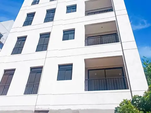 Venta. Emprendimiento. Edificio Sevilla. San Miguel. España al 600. Semipiso de 2 amb con balcón