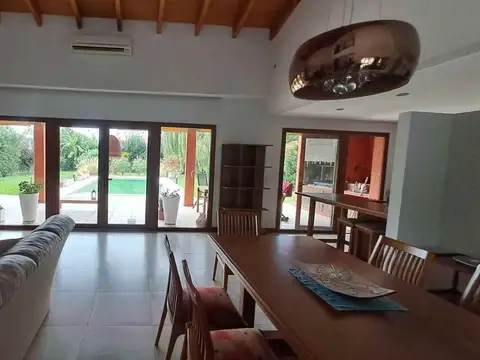Casa en Venta en Garin, USD 480.000