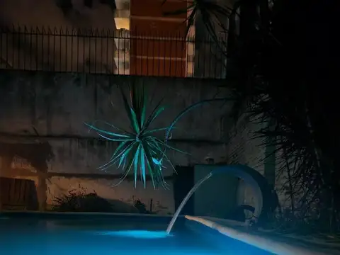 Casa en Venta con 3 cocheras