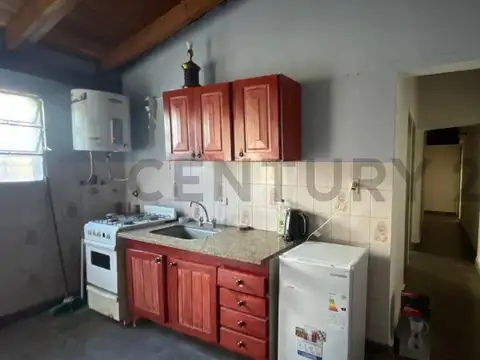 CASA EN VENTA EN LA PLATA DE 3 DORMITORIOS COCHERA CUBIERTA Y PATIO