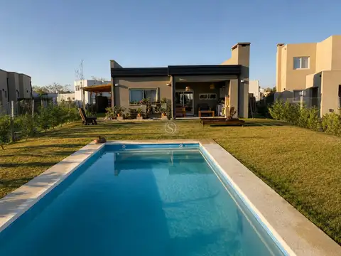 Santa Elena Pilar del Este 6300