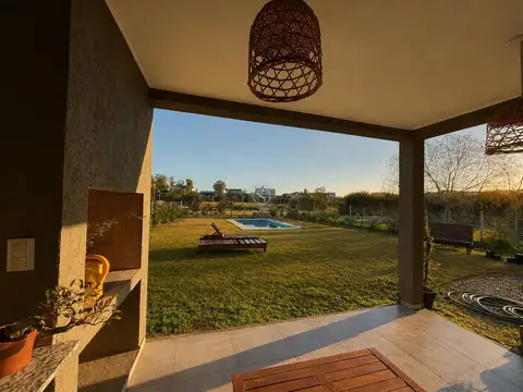 Casa en Venta en Pilar del Este - Santa Elena, USD 180.000
