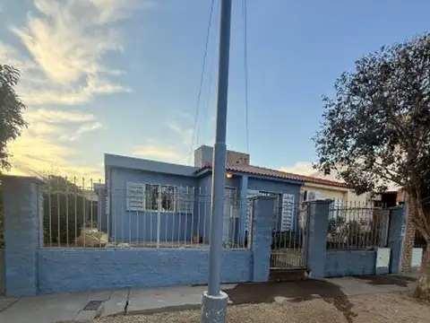 Casa 5 ambientes con 1 baño