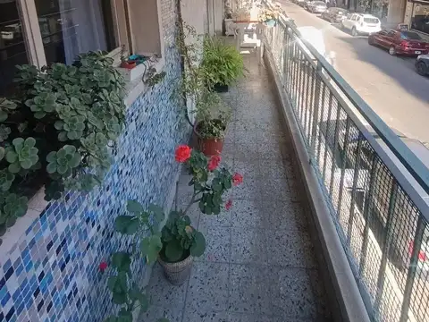 Departamento en  venta 3 amb. y dependencias, cochera. Flores