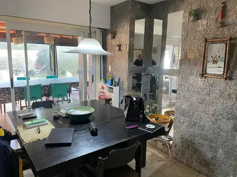 Casa 6 ambientes con 2 baños