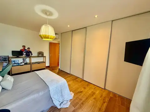 Casa en Alquiler con 2 cocheras