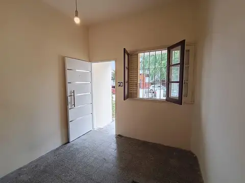 Depto Tipo Casa en Alquiler en Agronomia, $ 900.000