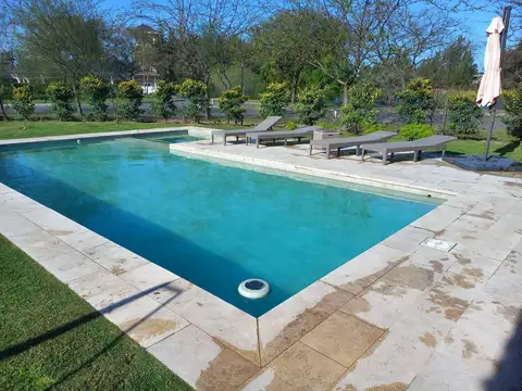 Casa en Alquiler Temporal con 3 cocheras