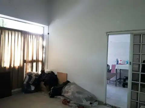 DEPARTAMENTO PH TIPO CASA FRENTE. 9 AMBIENTES. 3 BAÑOS