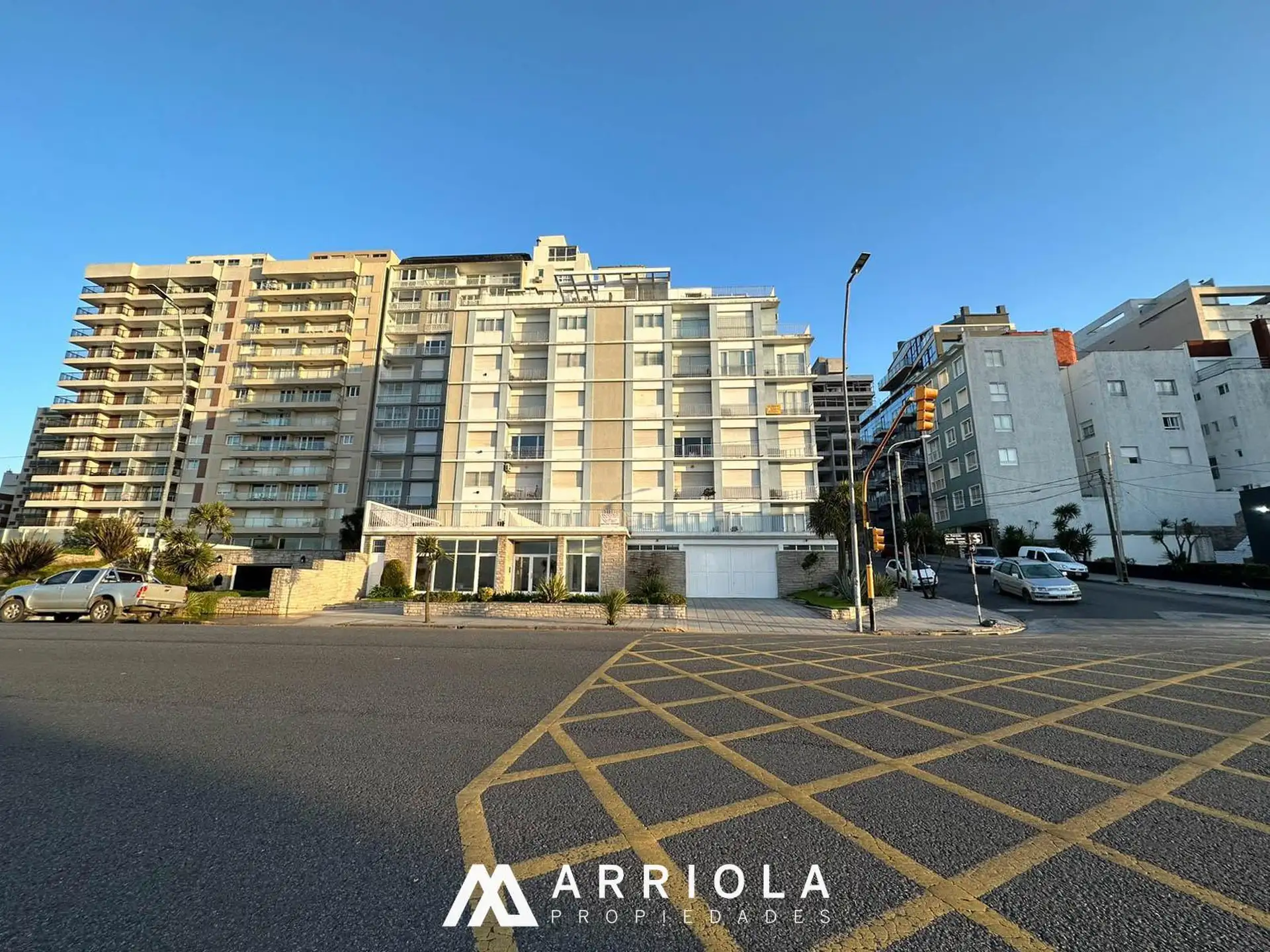 Dpto 3 amb. con amplio balcon terraza frente al mar