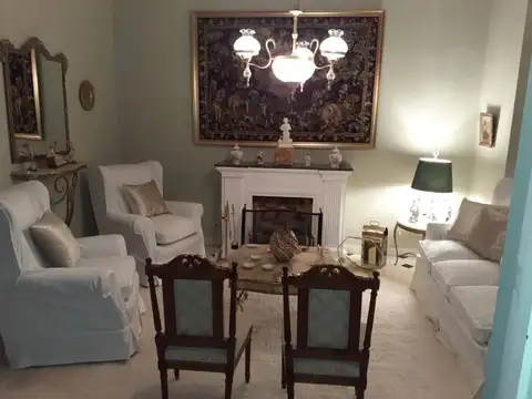 IMPECABLE CASA EN PLENO CENTRO